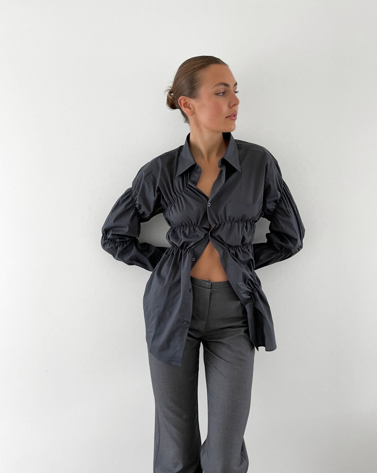 Noriva™ | Bluse med lav utringning
