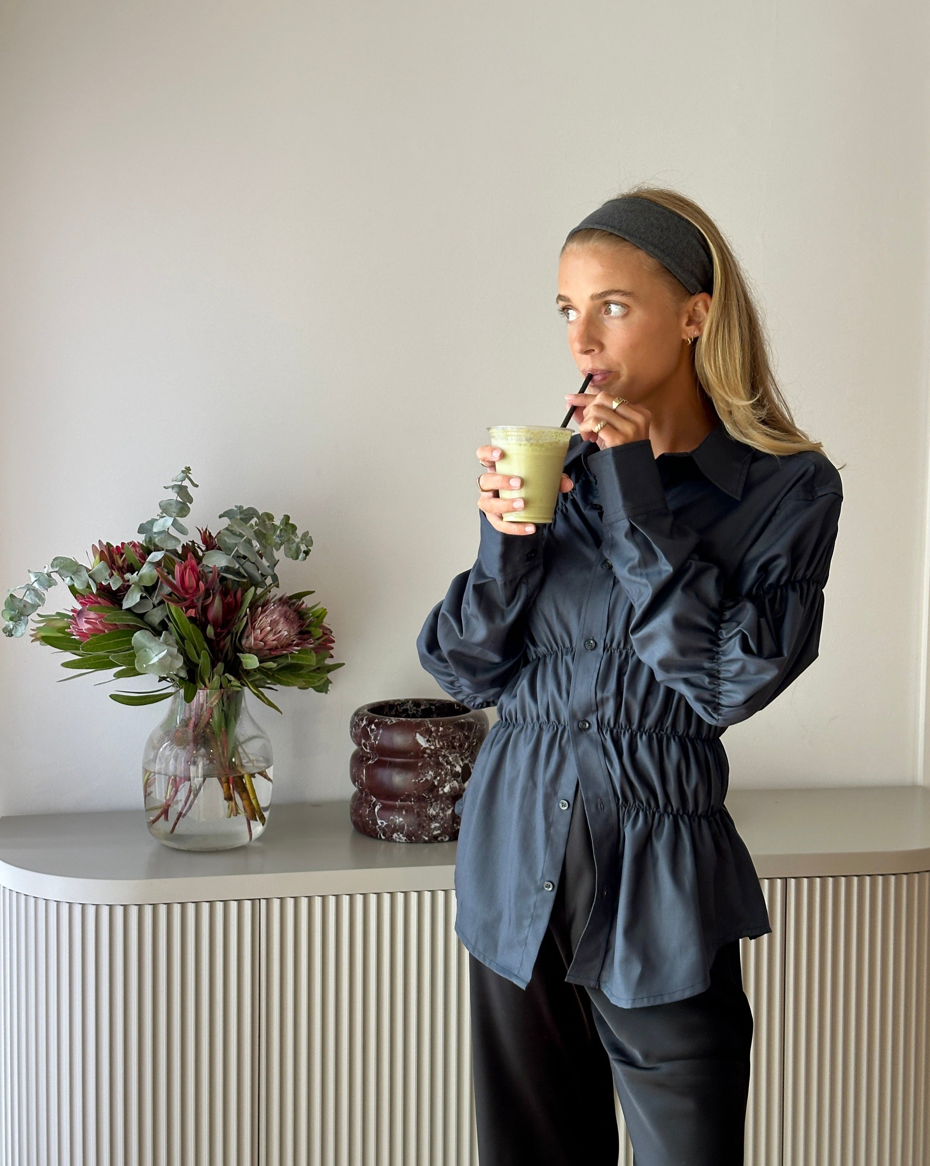 Noriva™ | Bluse med lav utringning